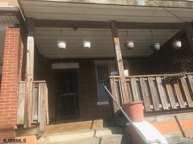 2nd image of 205 Oriental Ave