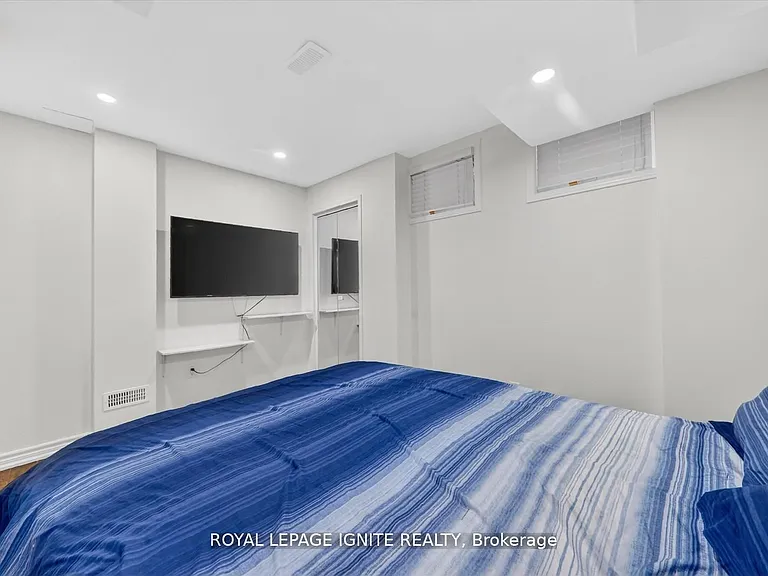 117A The Queensway Ave #Townhouse 95 — Photo 3
