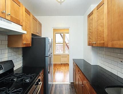 3rd image of 3325 Parsons Blvd #1