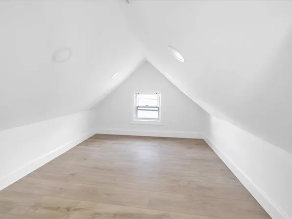 46 Garden Place image 25 of 34