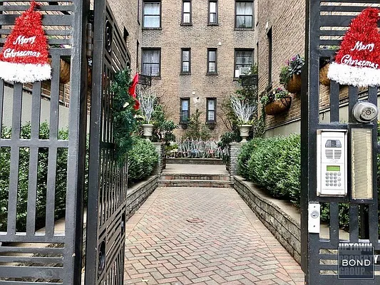 Rented by Bond New York | media 12