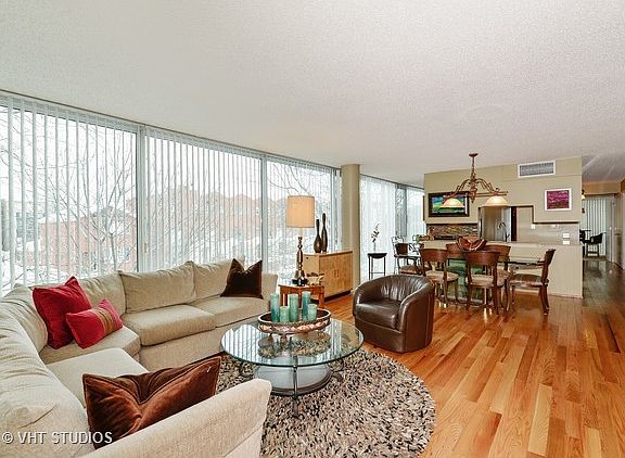5th image of 3120 S Indiana Ave Unit 202