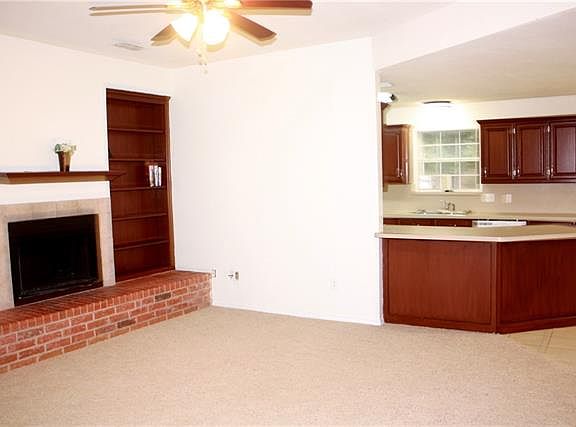 5th image of 404 W Sherman Dr