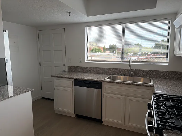 121 Olive St #12 — Photo 20