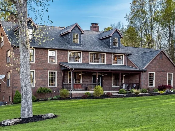 10257 Twin Oaks Dr, Cambridge, OH 43725