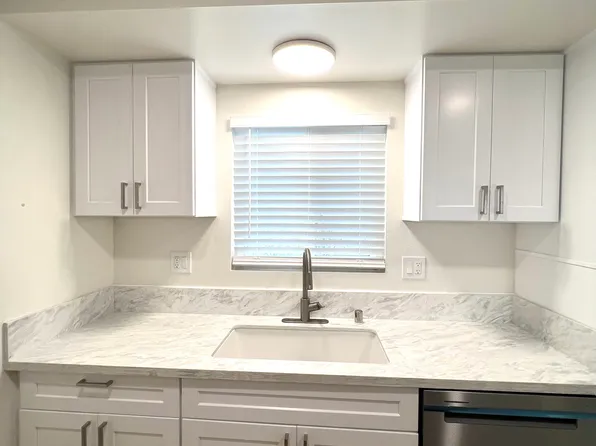 1218 Amethyst St #C, Redondo Beach, CA 90277