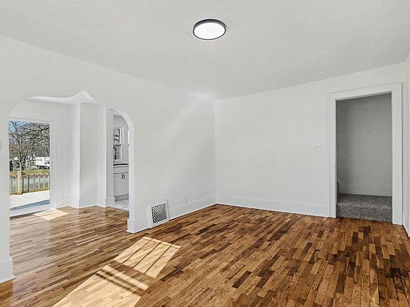 3rd image of 21 Foster Dr