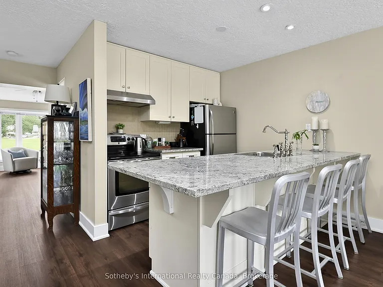 139 Lakeshore Rd E #10 — Photo 8