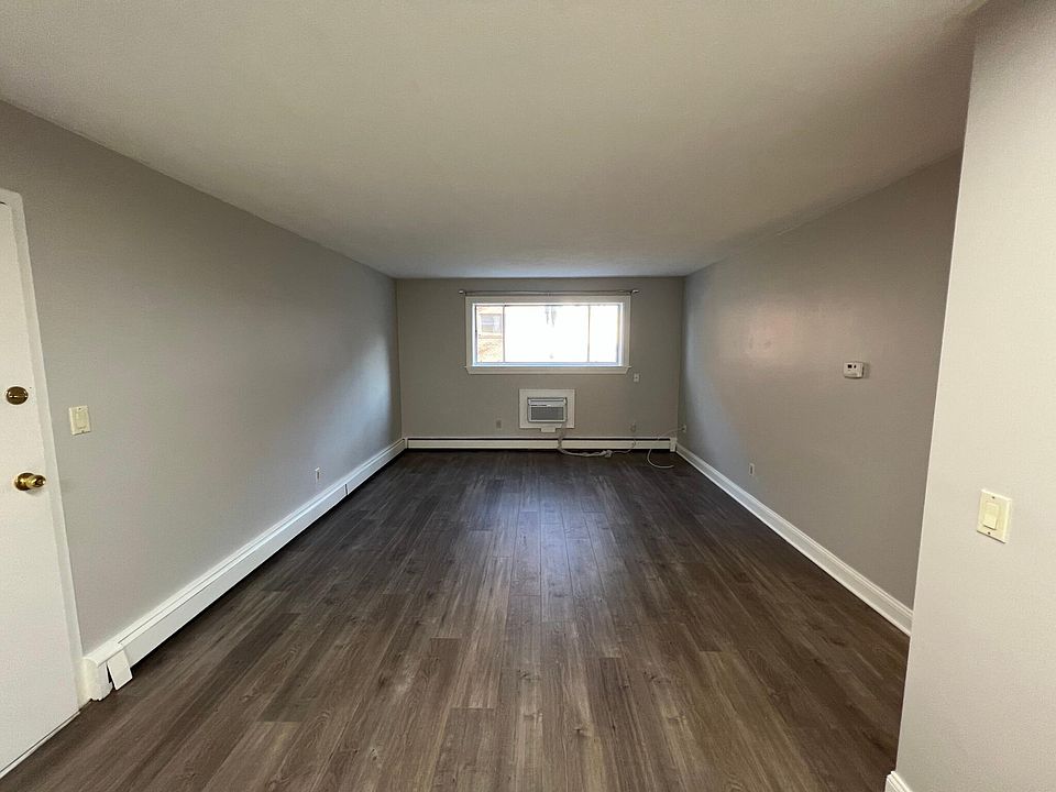 1st image of 8 Riverside St APT 1-4