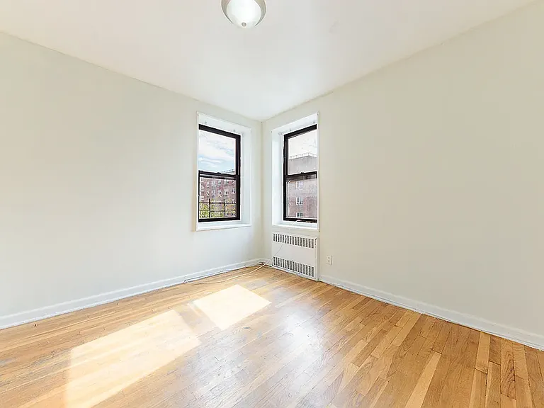 3415 Parsons Blvd #5O — Photo 3
