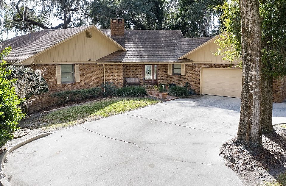 1st image of 615 NW Harris Lake Dr