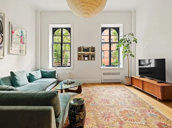 19 W 9th St APT 2, Manhattan, NY 10011