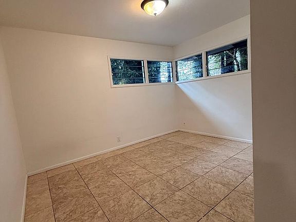 4th image of 2898 Moore Ave