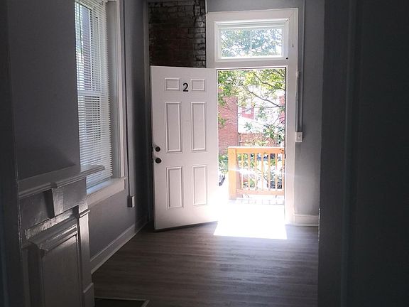 2nd image of 608 W Breckinridge St #2