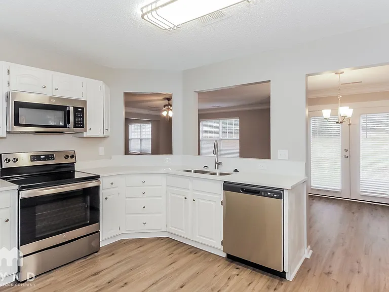 712 Raindrops Rd — Photo 3