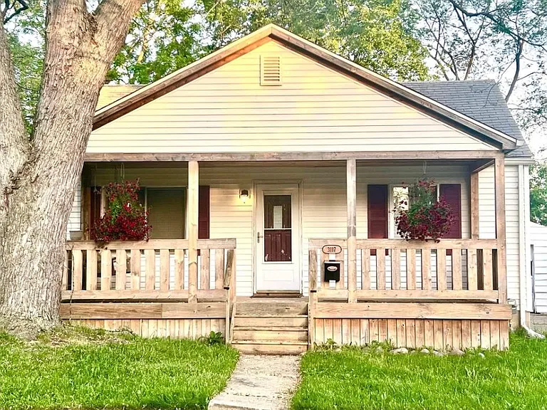 3117 Chicago Blvd — Photo 1
