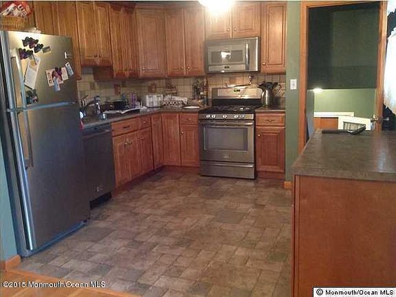 4th image of 13 Green Hill Dr