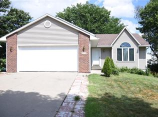 2412 Riverwoods Ave, Des Moines, IA 50320