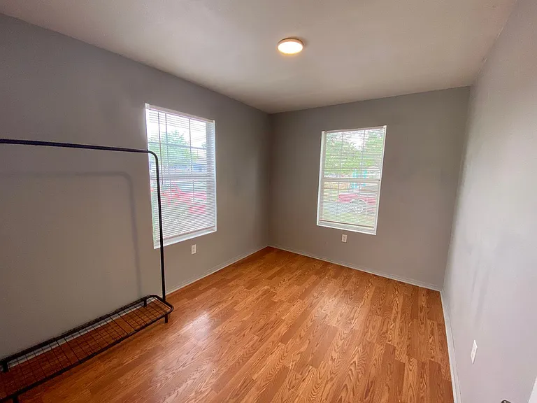 3207 Colgate St — Photo 5