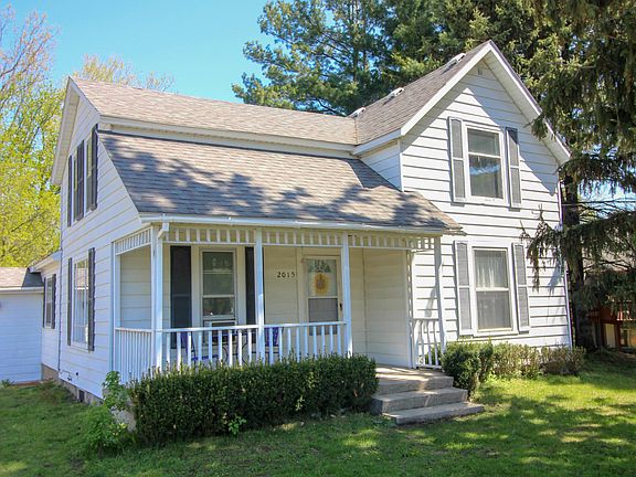 2nd image of 2015 32nd St SE