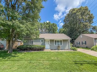 704 Hawthorne Dr, Urbana, IL 61801