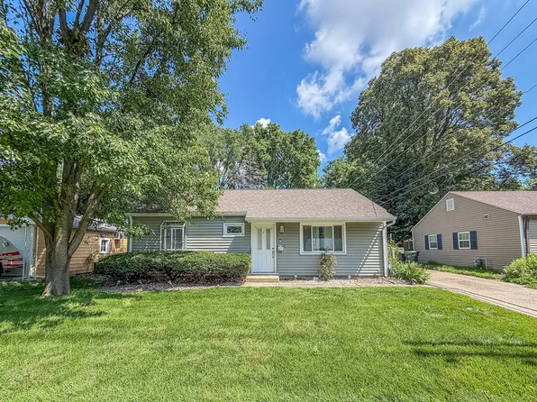 704 Hawthorne Dr, Urbana, IL 61801