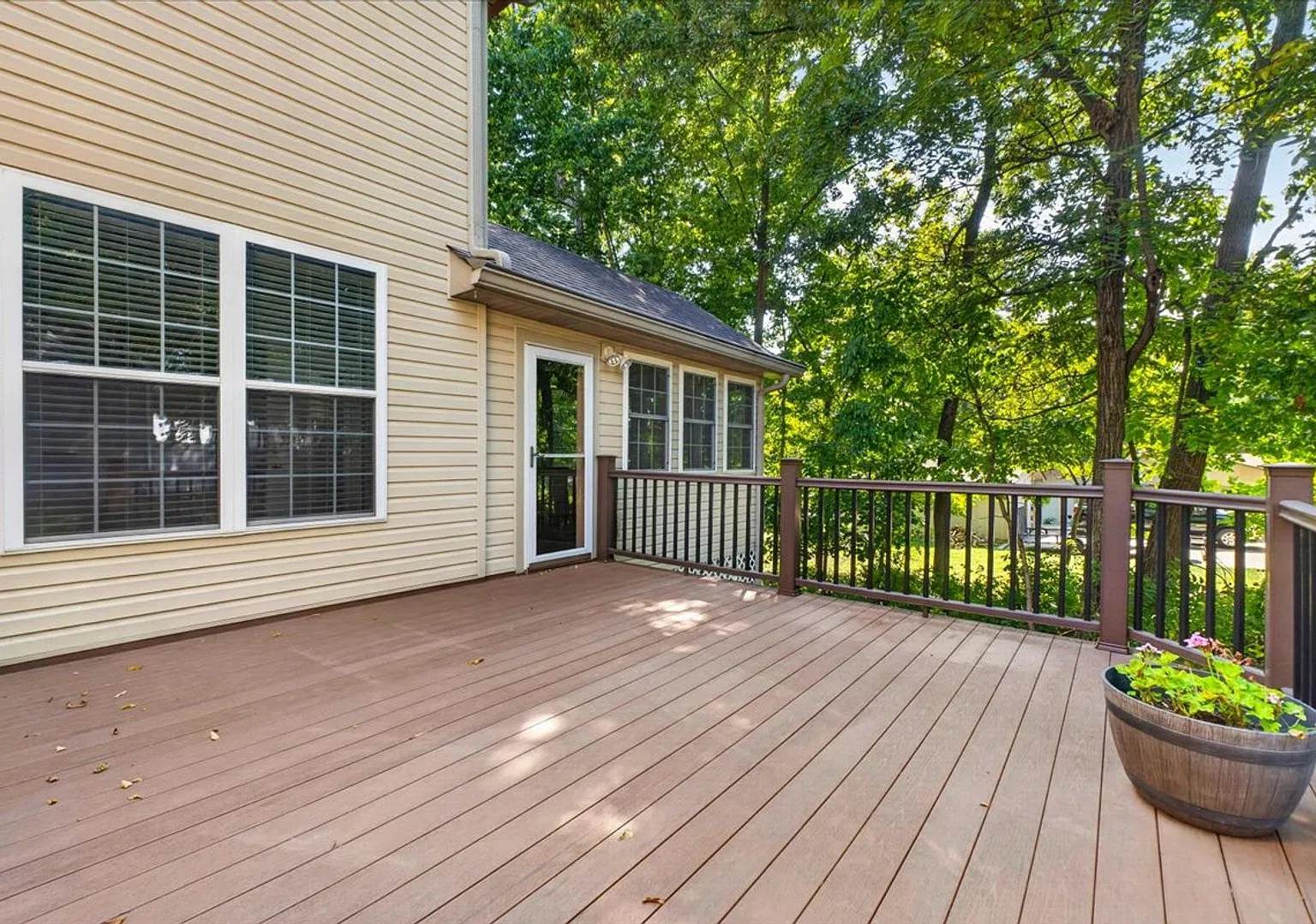 Welcome to this beautiful 3-bedroom spacious home — Photo 2