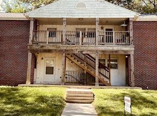 403 Ellen Ave APT 8, Savoy, IL