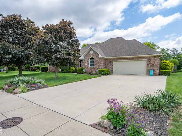 231 Meadowview Ln, Greenwood, IN 46142
