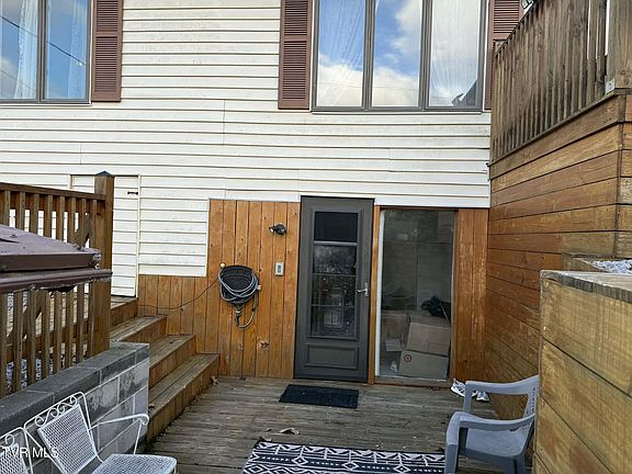 3rd image of 200 11th St NE