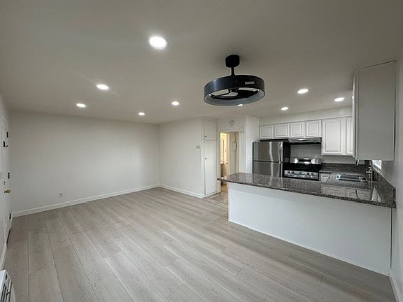 3rd image of 414 E Route 66 APT 6