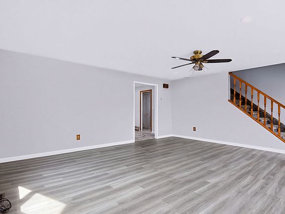 2nd image of 61 Beech St
