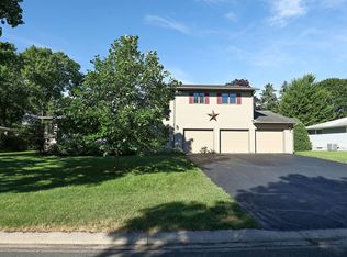 207 Spring Valley Dr, Bloomington, MN 55420