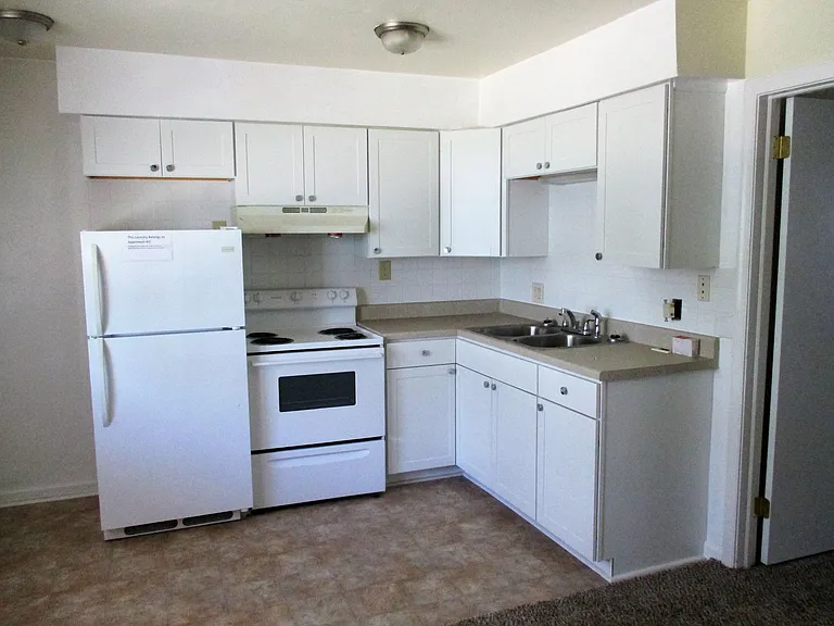 Bay Oaks Park Apartments — Photo 9