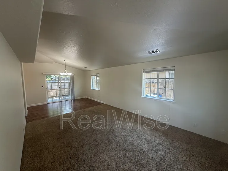 1679 George Tweed Blvd — Photo 3