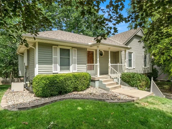 707 NW 42nd St, Blue Springs, MO 64015