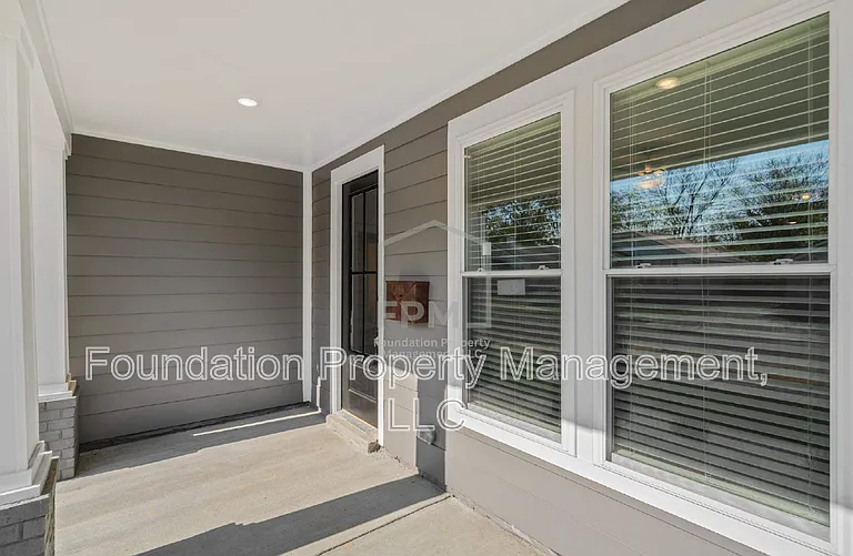 1470 Lyndale Ave — Photo 3