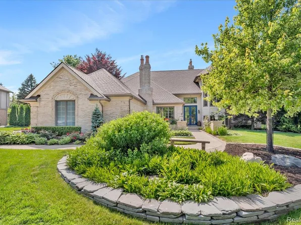 1269 Pebble Pointe Dr, Rochester, MI 48307