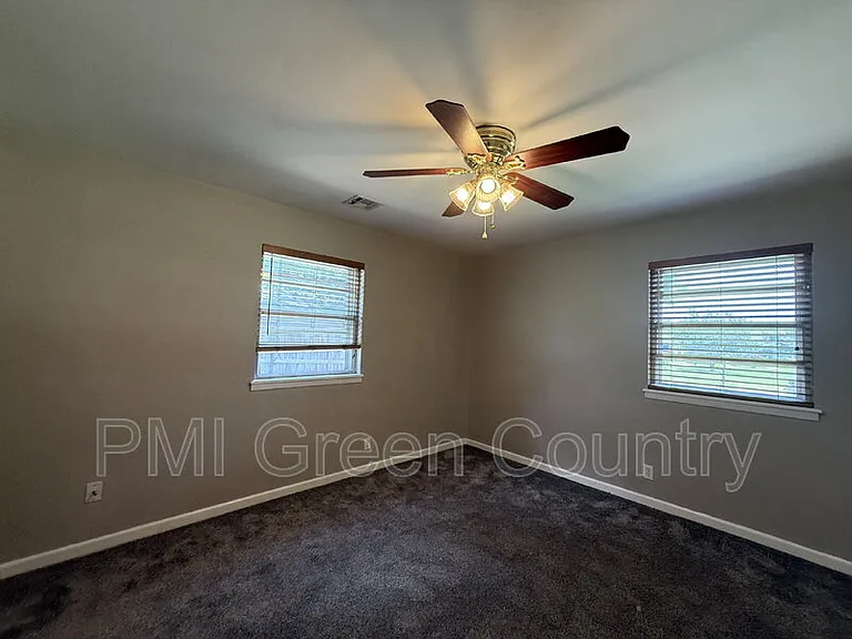 5919 E 45th St — Photo 16