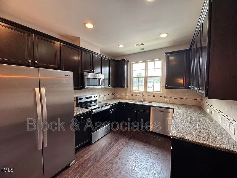 2 bed, 2.5 bath, $1,700 — Photo 3