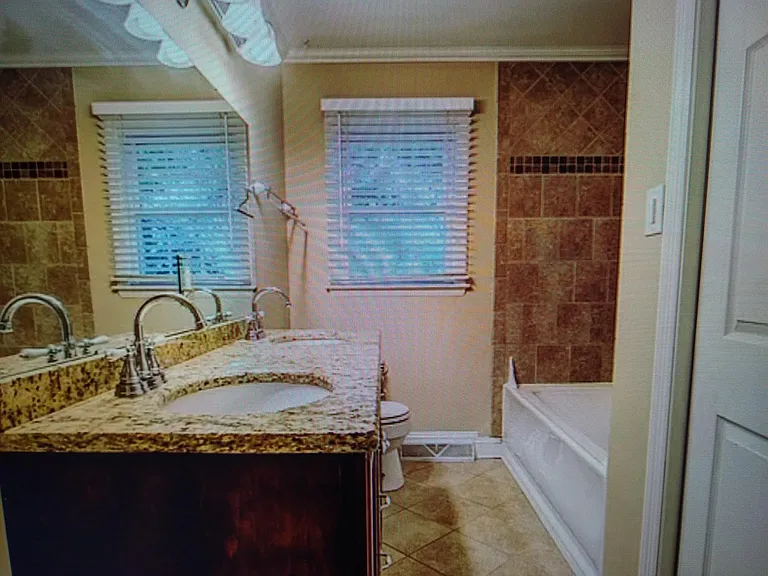 2918 Glenmont Dr — Photo 5