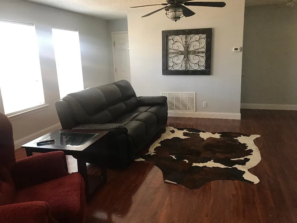 2 bed, 2.0 bath, 1210 sqft, $2,300 — Photo 3