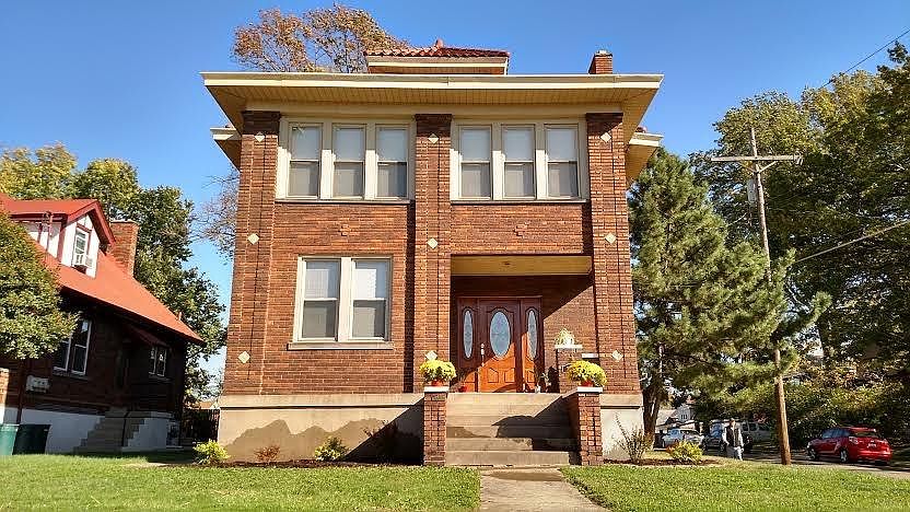 1st image of 3632 Glenmore Ave APT 1