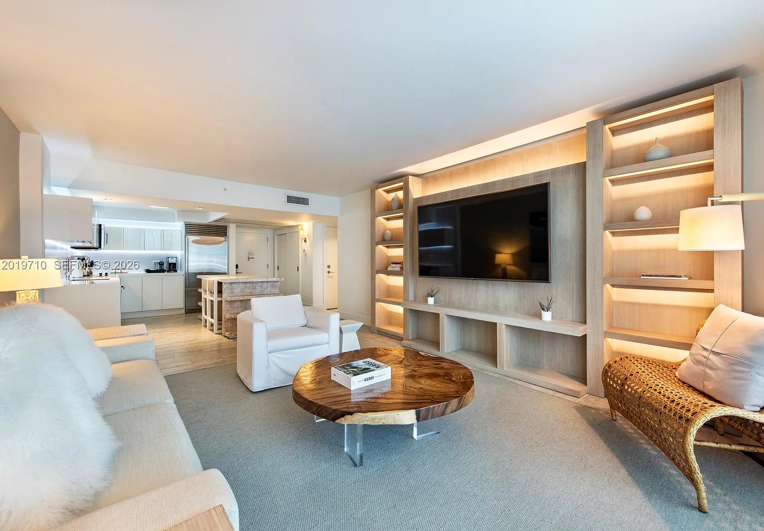 1 Hotel & Homes — Photo 1