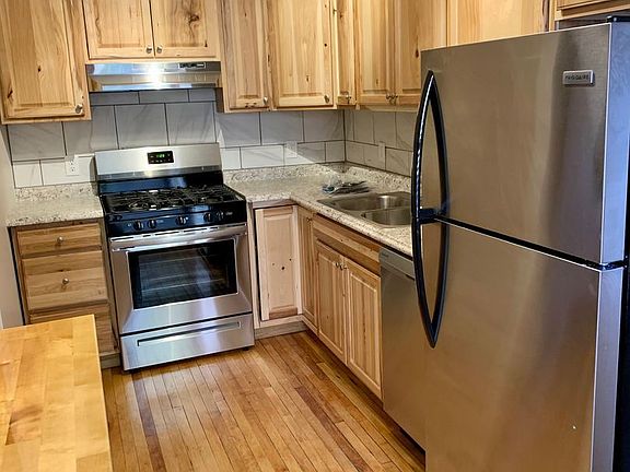 3rd image of 306 Oak Grove St #8