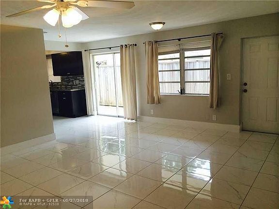 4th image of 1634 NE 4th Pl APT 4