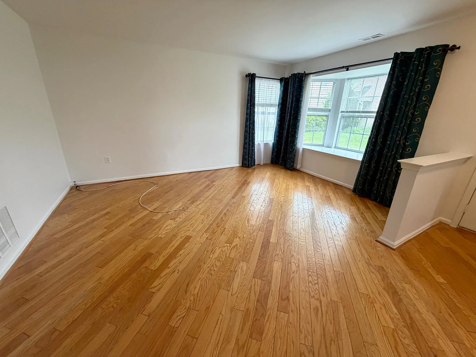 3 bed, 2.5 bath, 2580 sqft, $3,400 — Photo 3