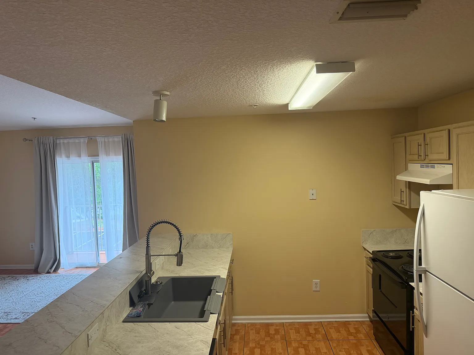 2 bed, 2.0 bath, 907 sqft, $1,199 — Photo 1