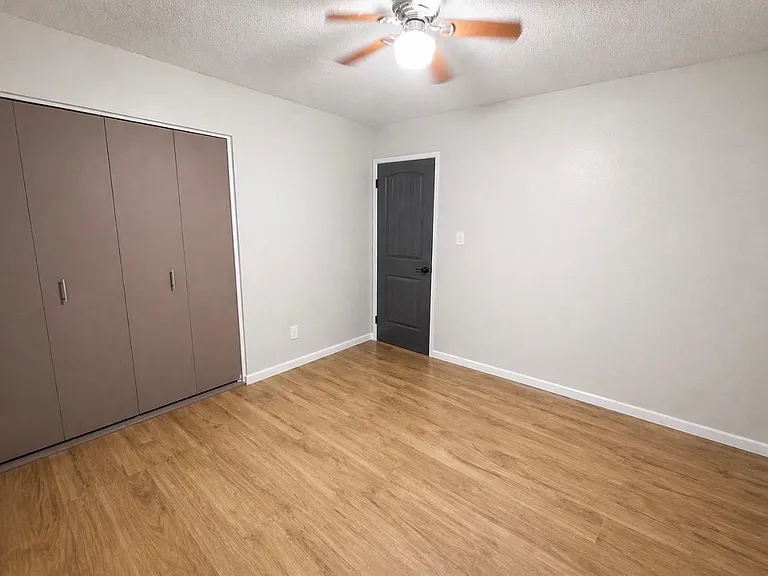 1237 E Riviera Dr — Photo 12