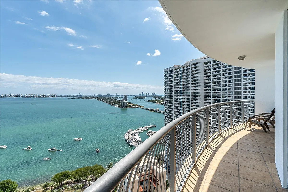 Building Photo - 1750 N Bayshore Dr #3001